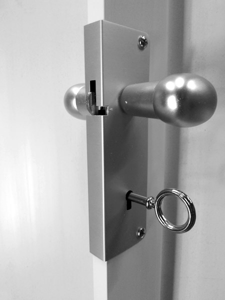 מנעול למחיצה מתקפלת